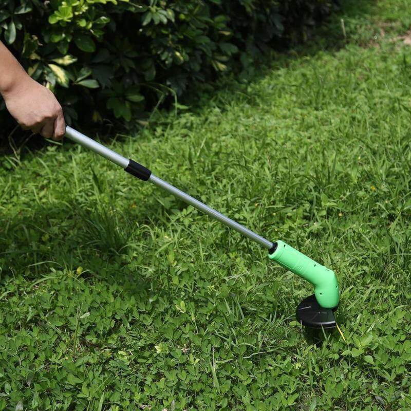 Lightweight Hand Lawn Mower Mowing
