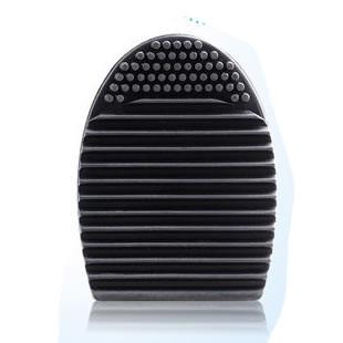 The Amazing Makeup Brush Cleaner