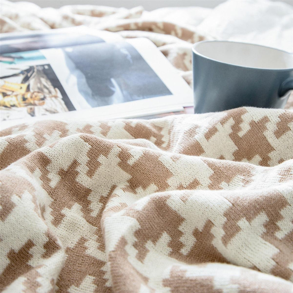 PlaidLuxe Houndstooth Throw Blanket | Checked Design | Soft & Cozy | Various Sizes