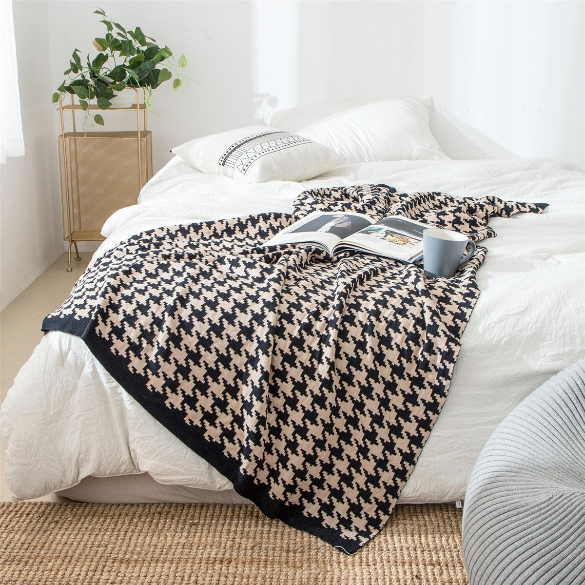 PlaidLuxe Houndstooth Throw Blanket | Checked Design | Soft & Cozy | Various Sizes
