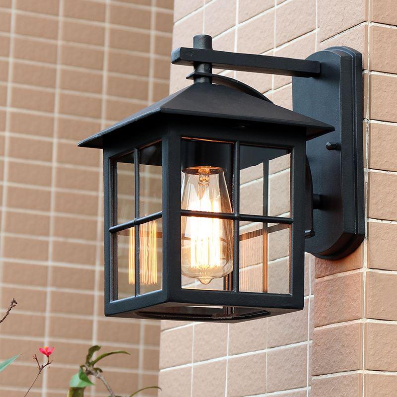 Classic Outdoor Wall Lamp