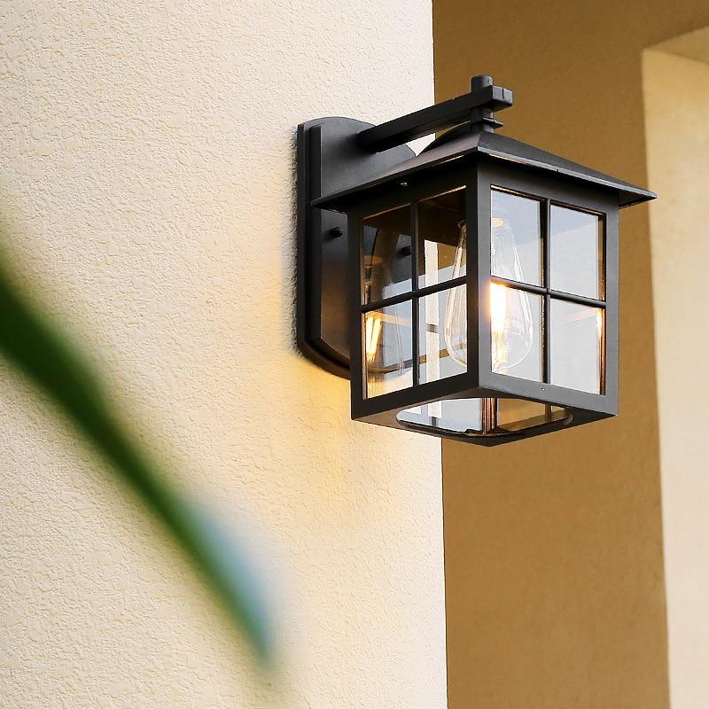 Classic Outdoor Wall Lamp
