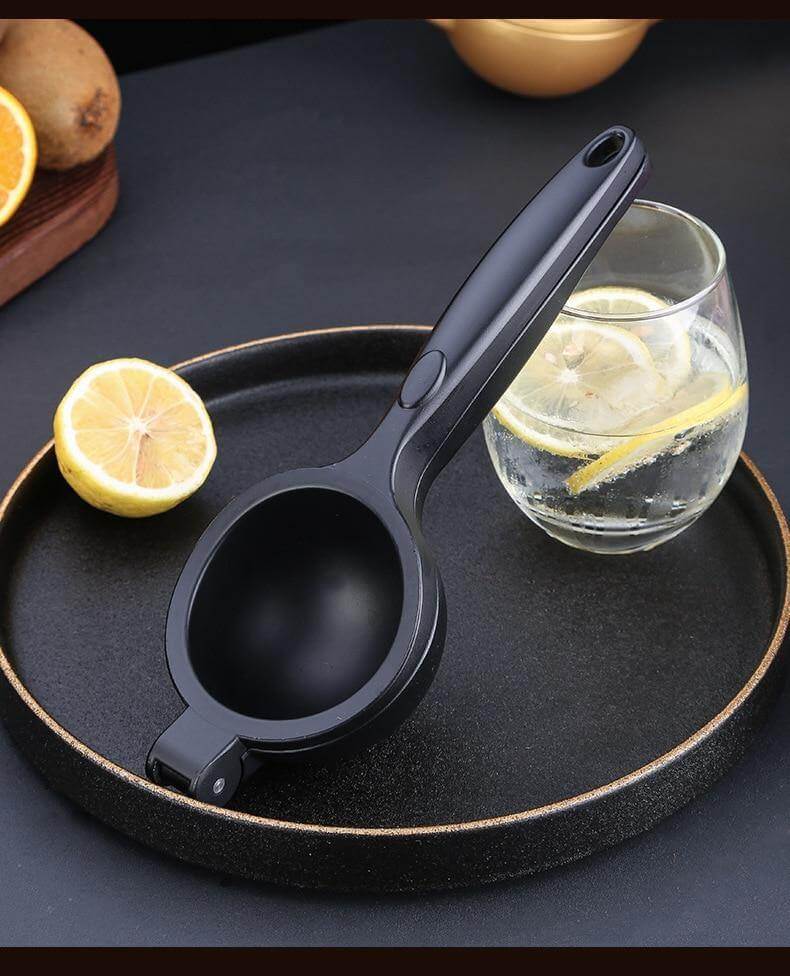 Minimalist Lemon Squeezer
