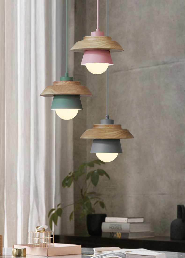 Pendant lights made of Nordic wood
