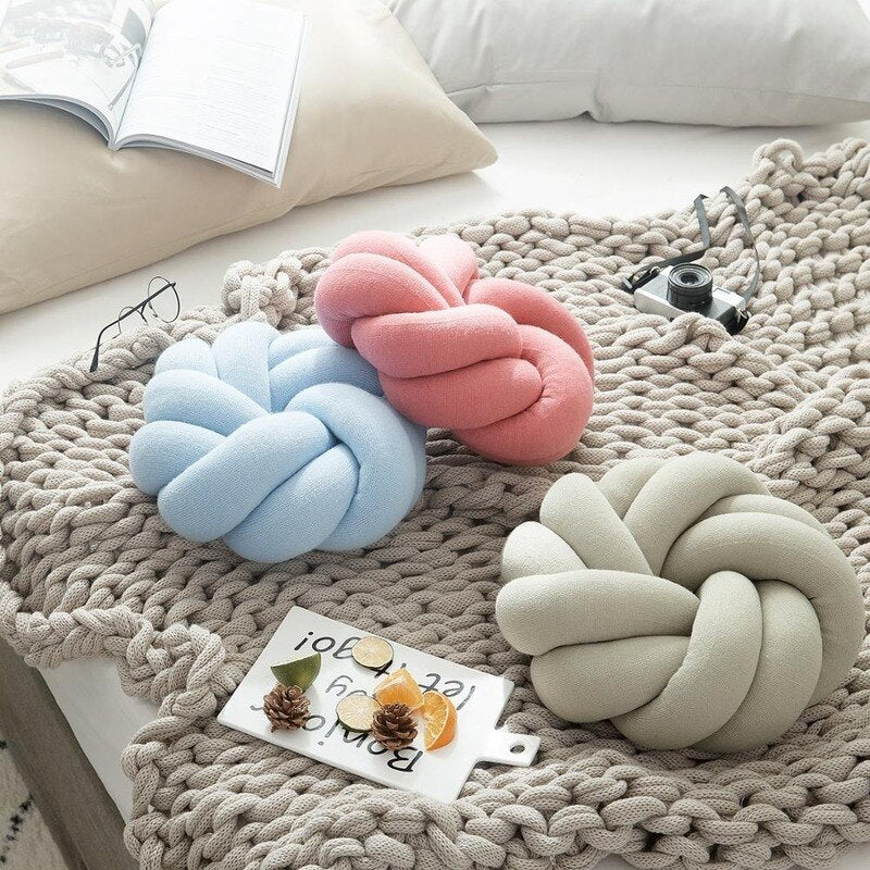 Knot Round Cushion