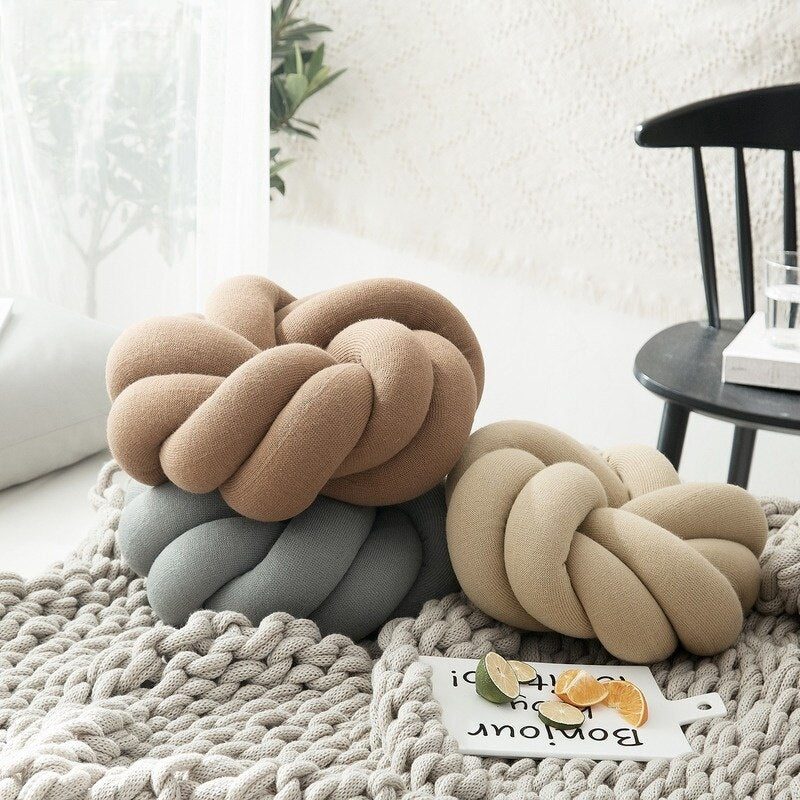 Knot Round Cushion