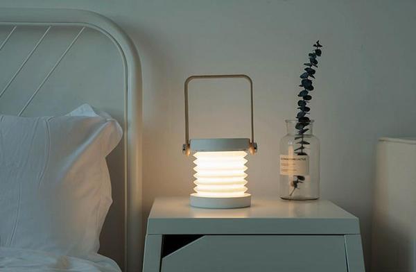 CompactGlow Lantern – Portable and Collapsible Lighting