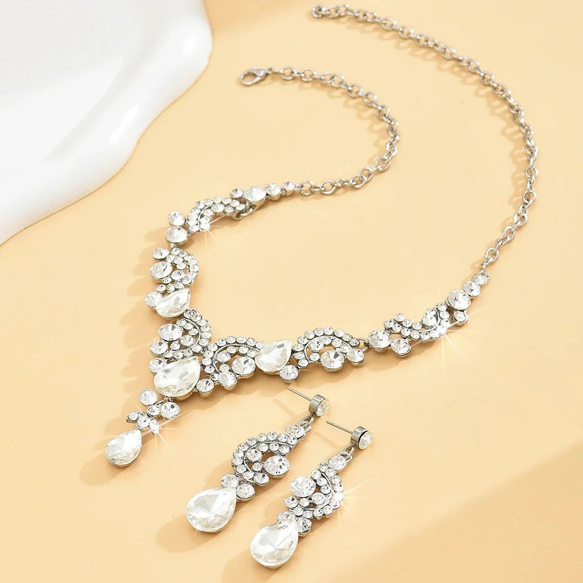 Rounded Diamond Glammer Necklace and Earrings Set