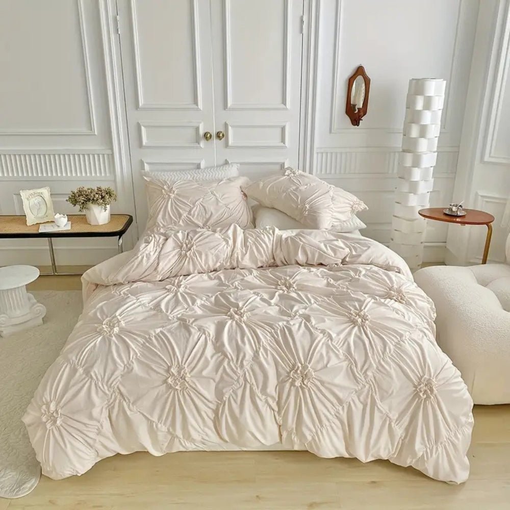 RuffledWeave Duvet Set – Elegant ruffled flower duvet cover set made of microfiber