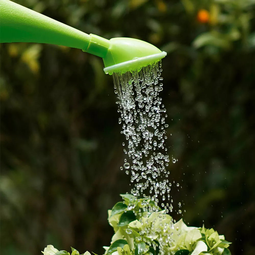 Practical watering can for the garden – Ergonomic design and easy handling