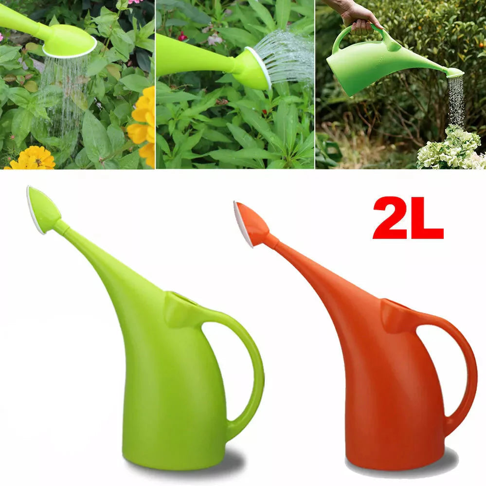 Practical watering can for the garden – Ergonomic design and easy handling