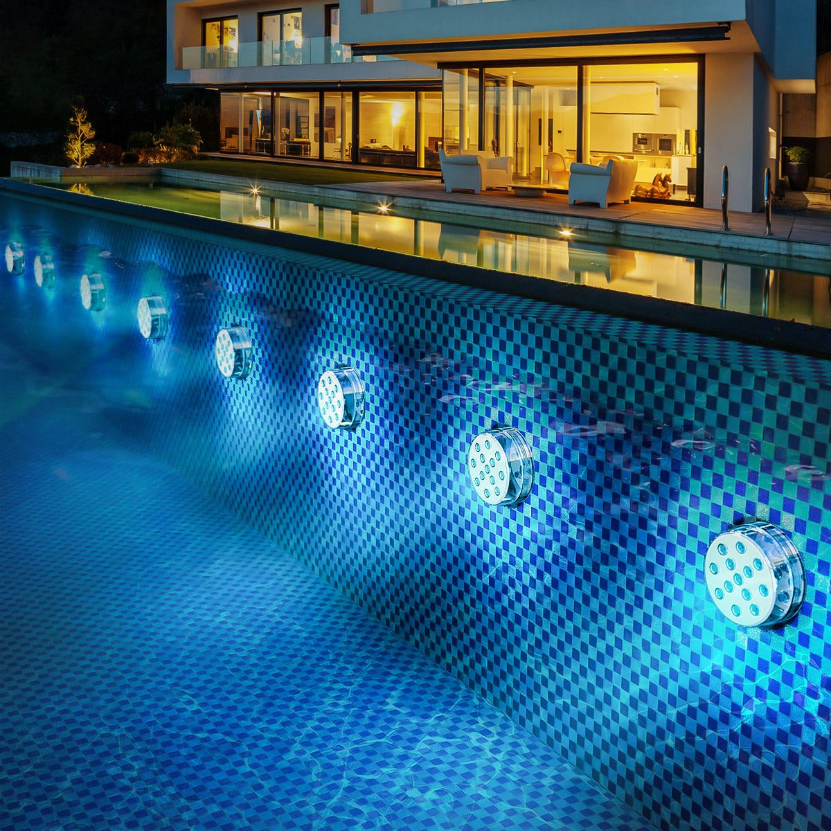 Underwater pool lighting with 10 LEDs