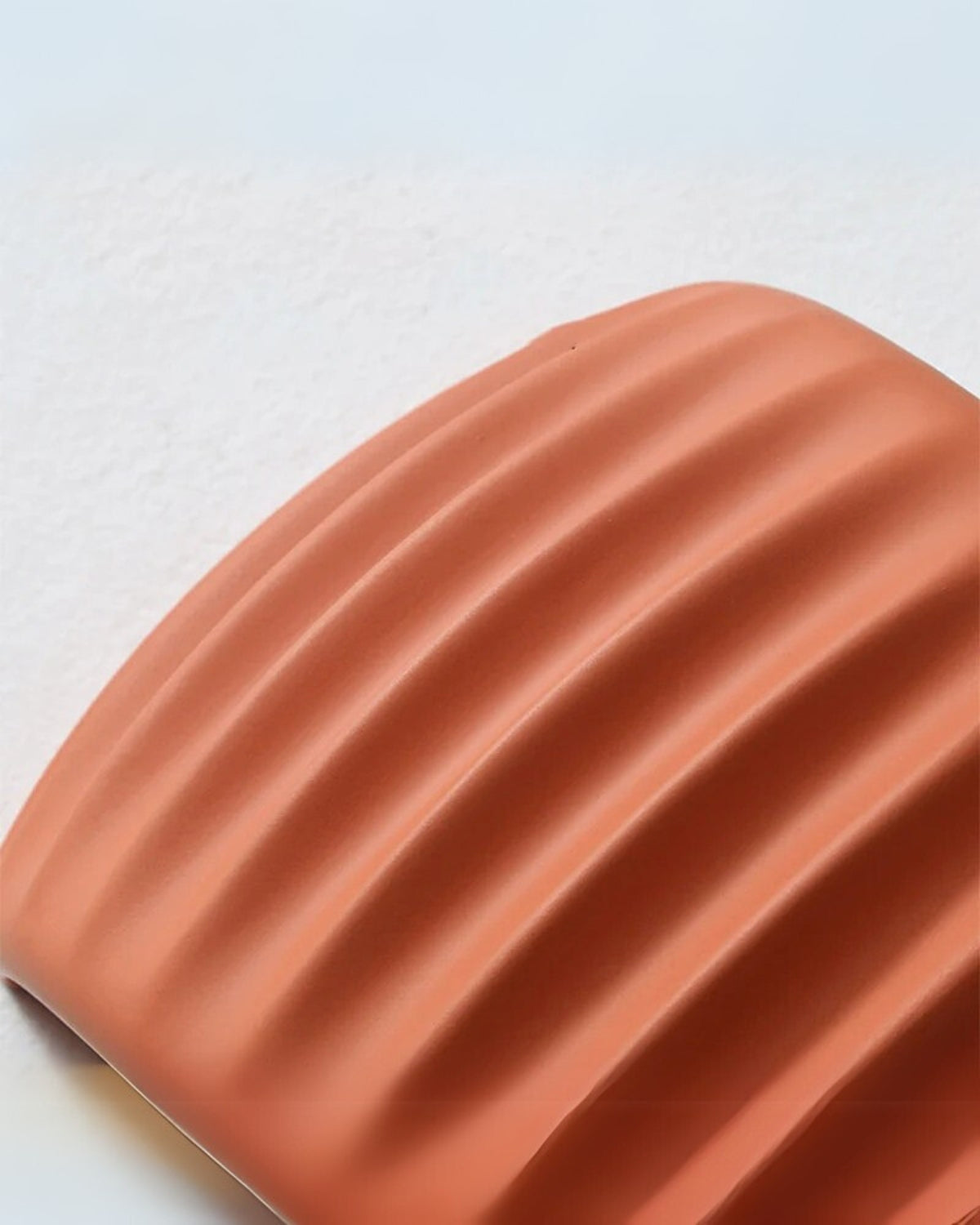Designer Wall Lamp with Wavy Accent