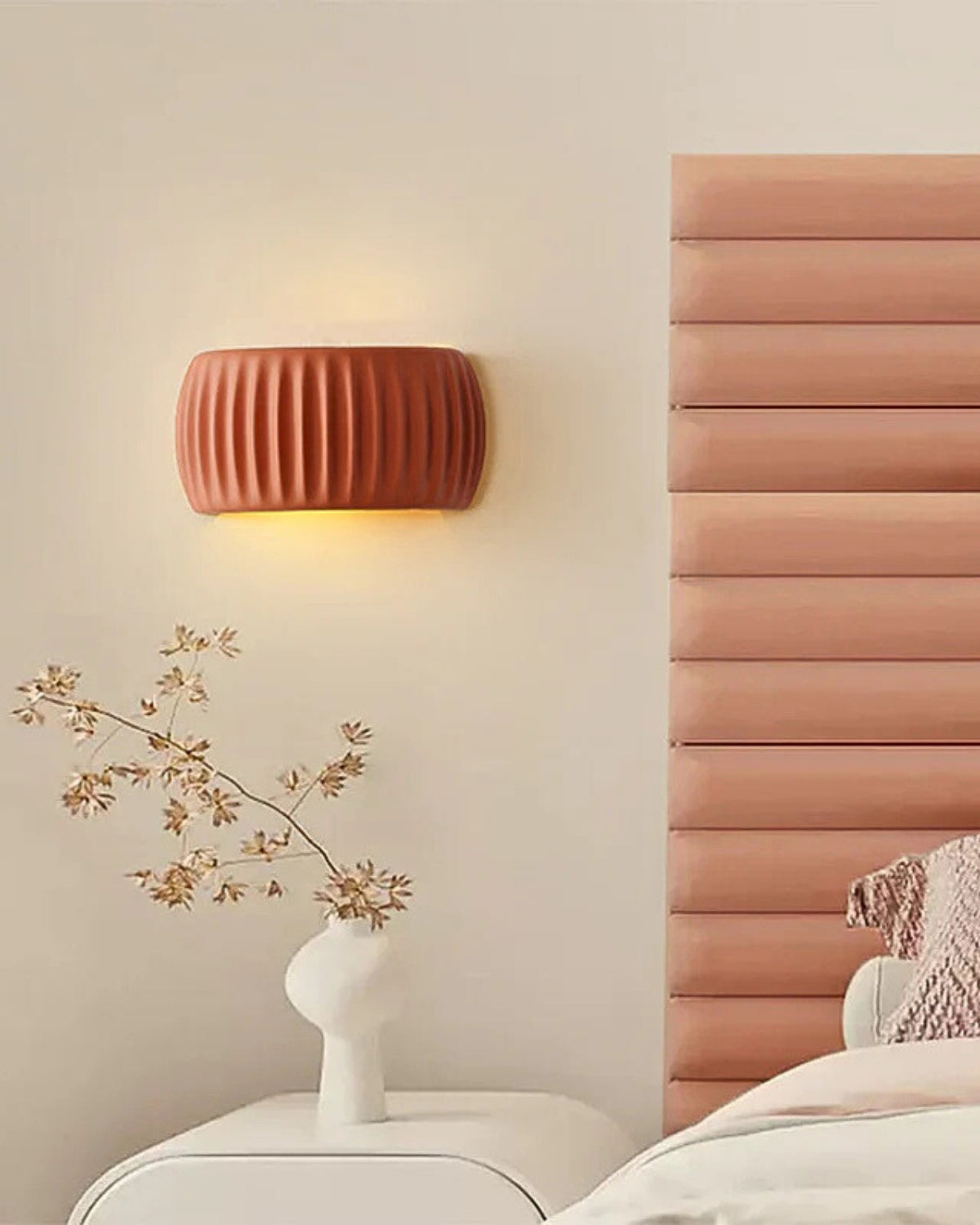 Designer Wall Lamp with Wavy Accent