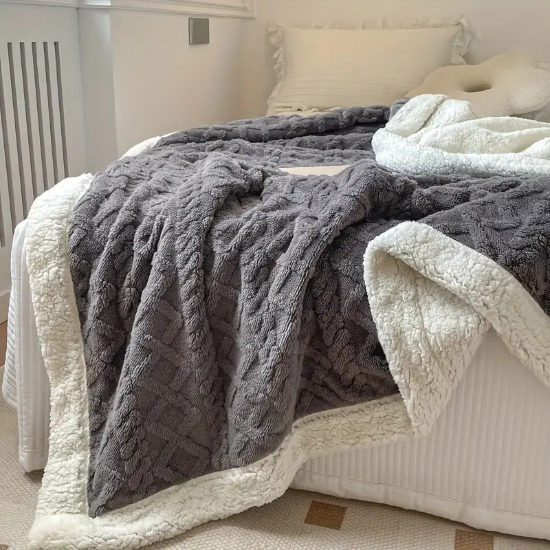 SHERPLY – Reversible Sherpa Fleece Blanket for Year-Round Comfort