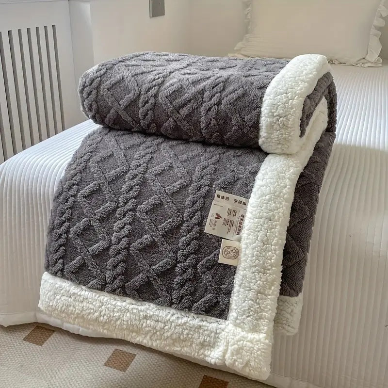 SHERPLY – Reversible Sherpa Fleece Blanket for Year-Round Comfort