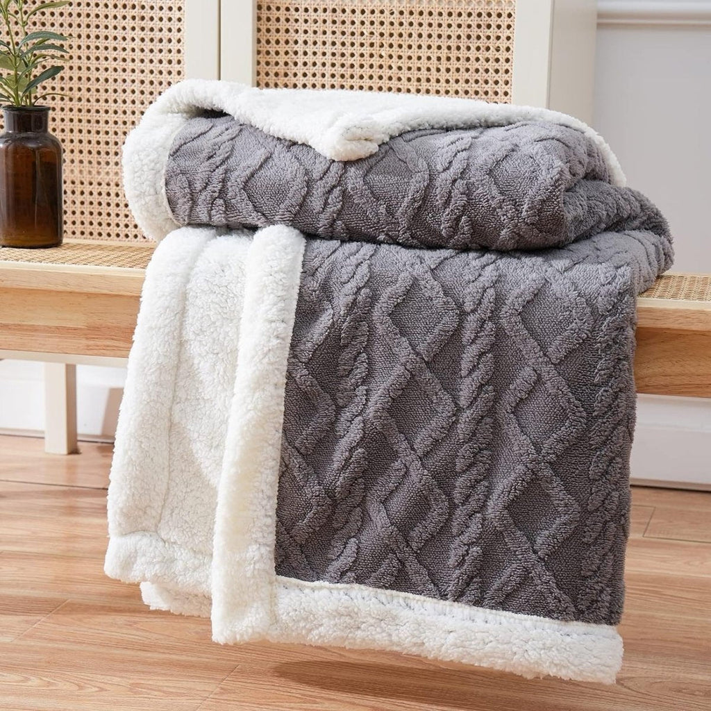 SHERPLY – Reversible Sherpa Fleece Blanket for Year-Round Comfort