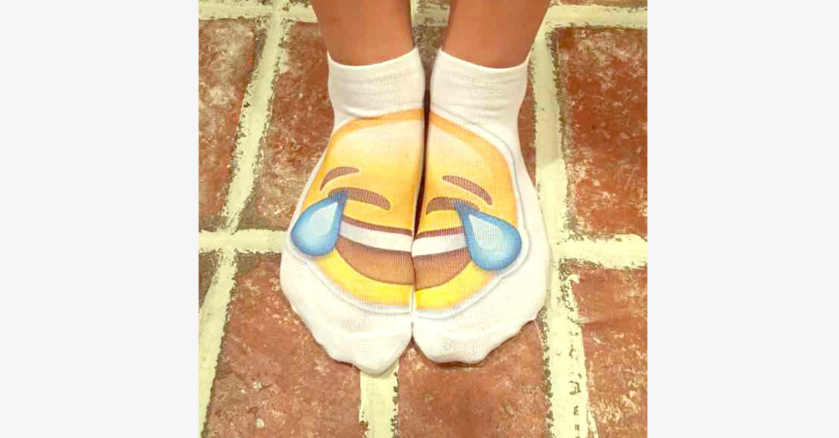 3D smiling emoji fashion one-sided print cotton socks