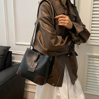 EleganceCross - Luxury and Practical Shoulder Bag for Every Day