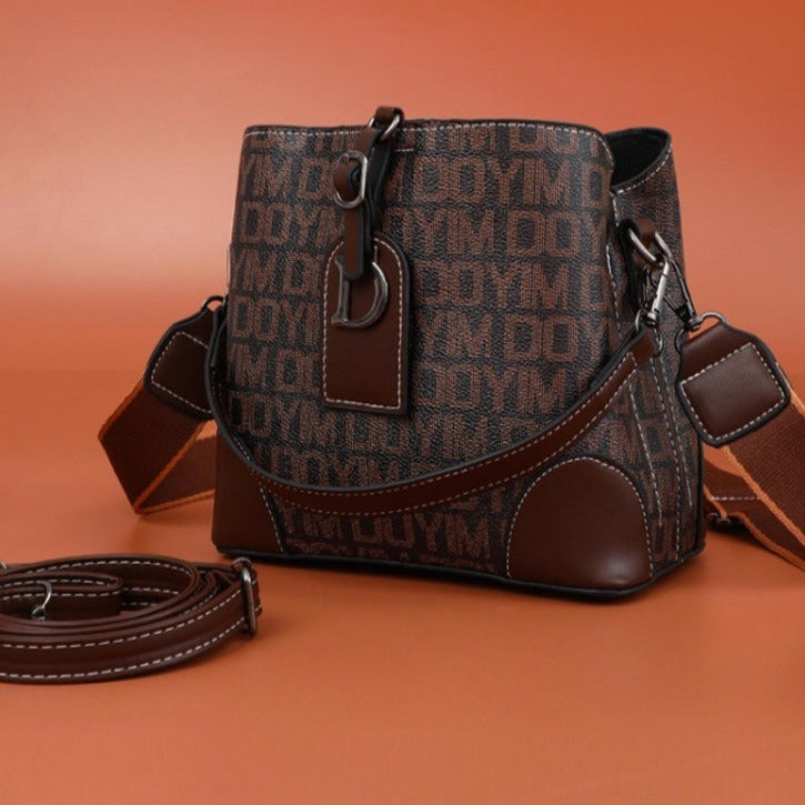 EleganceCross - Luxury and Practical Shoulder Bag for Every Day