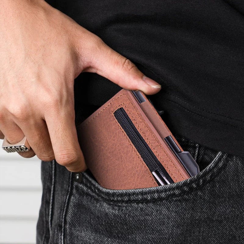 Men's Wallet With Automatic Card Pocket
