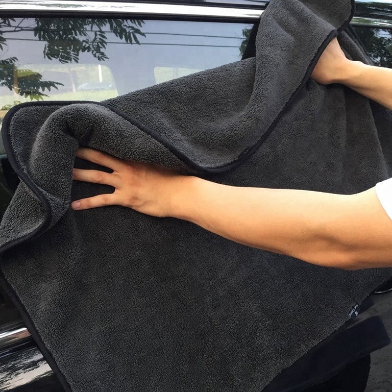 Twisted microfiber towel for car washing and glass cleaning