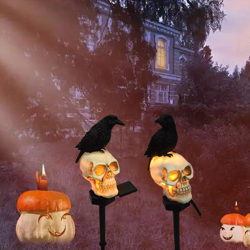 Crow skull solar lamp for the garden