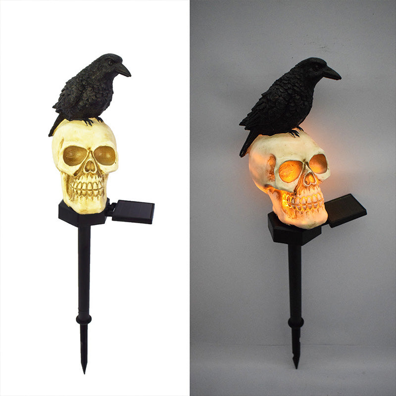 Crow skull solar lamp for the garden