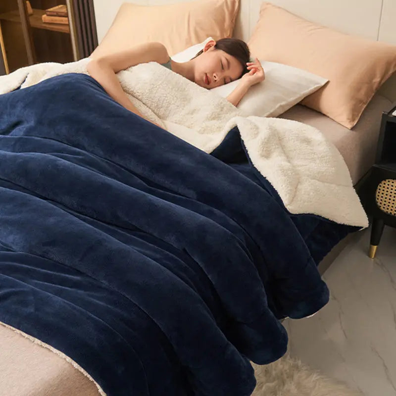 HugLuxe Reversible Blanket – Velvet & Lambswool for All Seasons