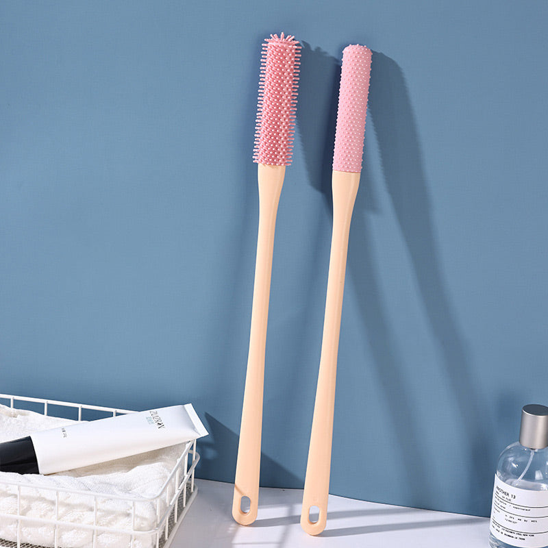 Cleaning brush for toe split