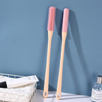 Cleaning brush for toe split