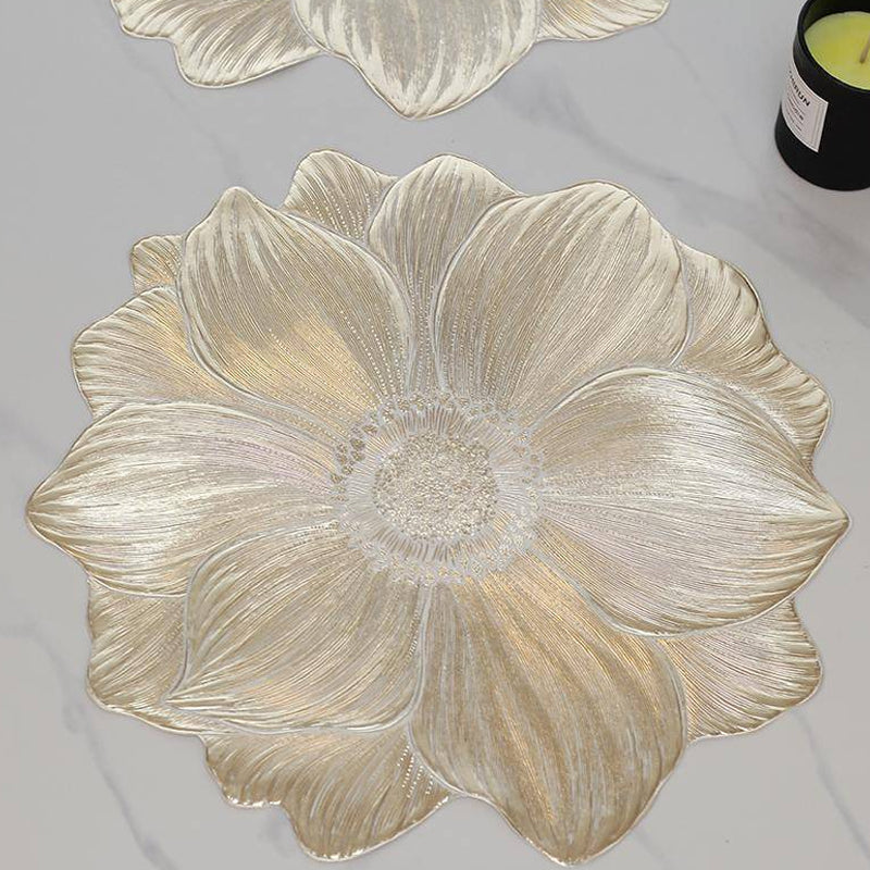 Lotus Shaped Heat Resistant and Washable Table MatSale at Reduced Price