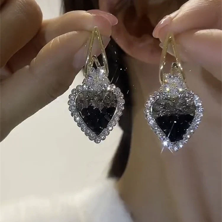 Earrings with heart in green crystals
