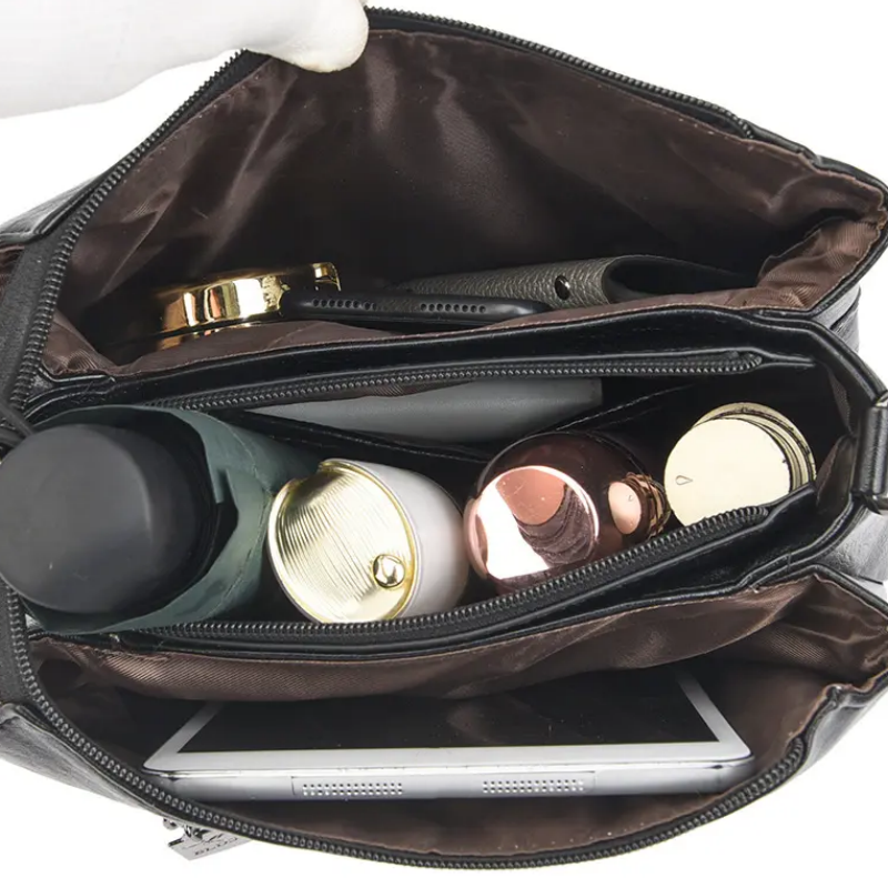 Retro shoulder bag in multiple layers with large capacity