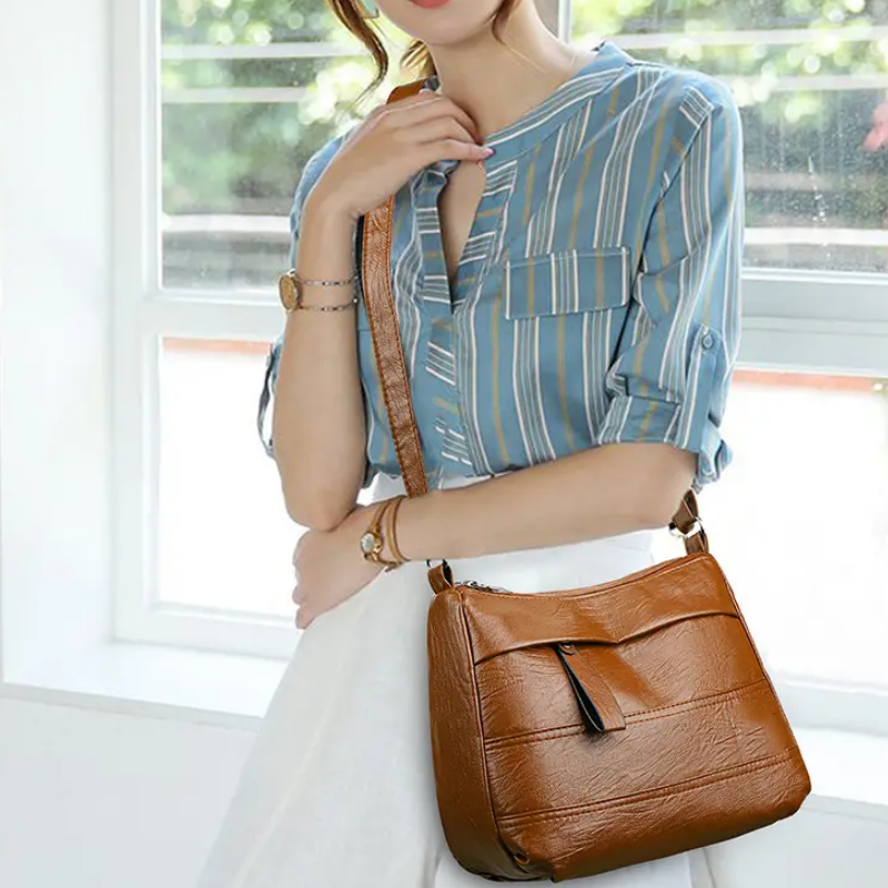 Retro shoulder bag in multiple layers with large capacity