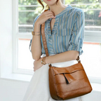 Retro shoulder bag in multiple layers with large capacity
