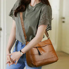 Retro shoulder bag in multiple layers with large capacity