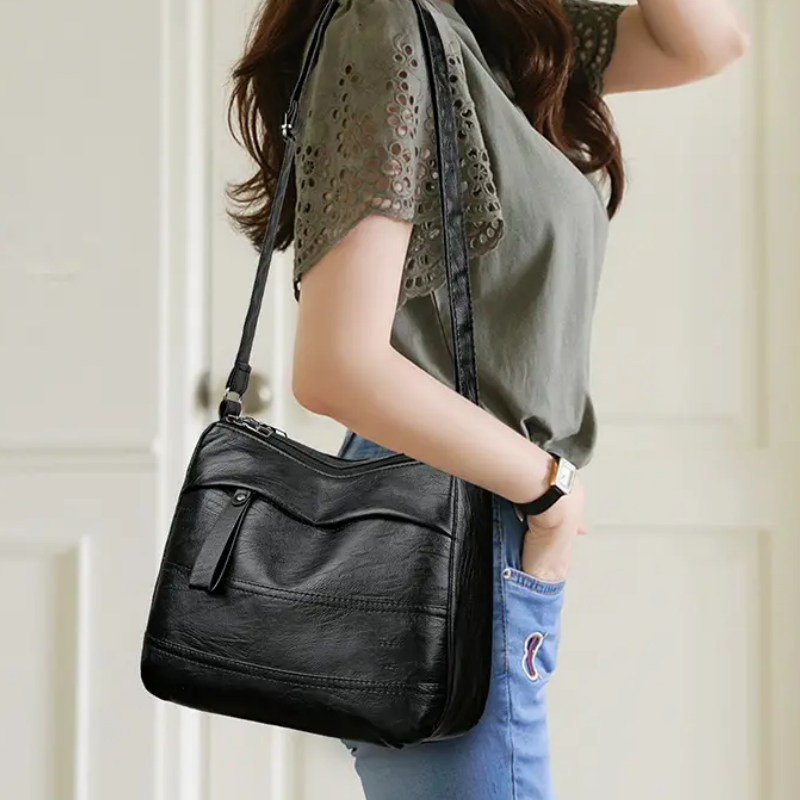 Retro shoulder bag in multiple layers with large capacity