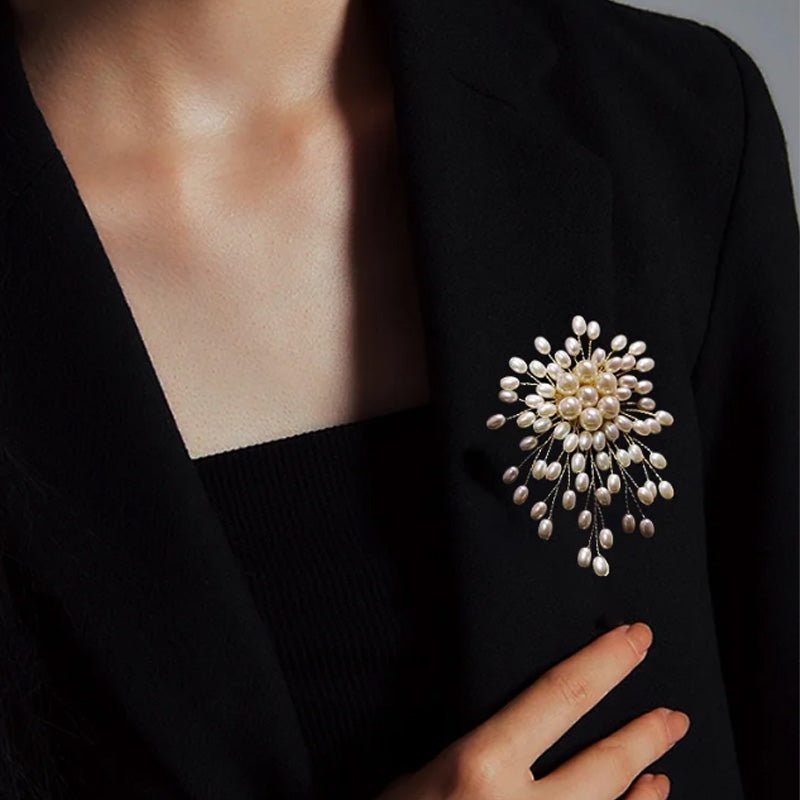 BUY 1 GET 1 FREELadies' high-end exquisite handmade pearl brooch