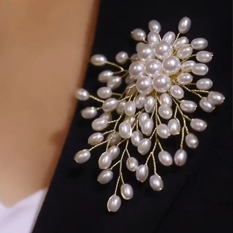 BUY 1 GET 1 FREELadies' high-end exquisite handmade pearl brooch