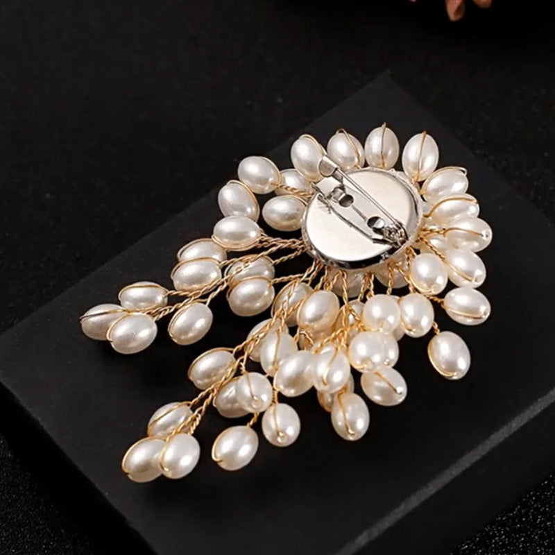 BUY 1 GET 1 FREELadies' high-end exquisite handmade pearl brooch