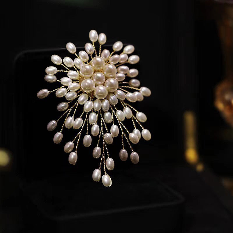 BUY 1 GET 1 FREELadies' high-end exquisite handmade pearl brooch