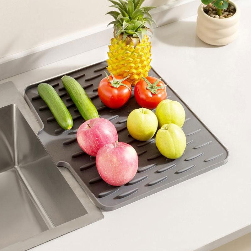 Multifunctional and foldable silicone drainage mat