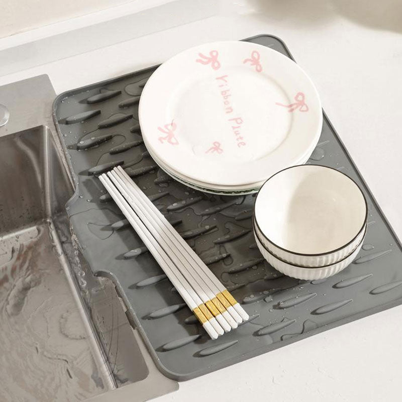 Multifunctional and foldable silicone drainage mat