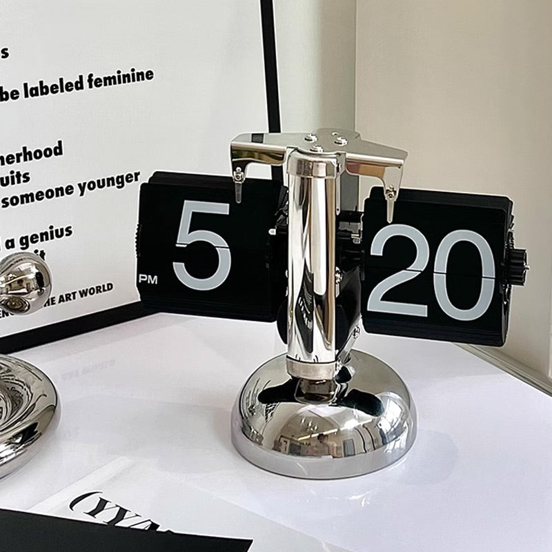 Modern, digital, mechanical vintage watch with internal gear drive
