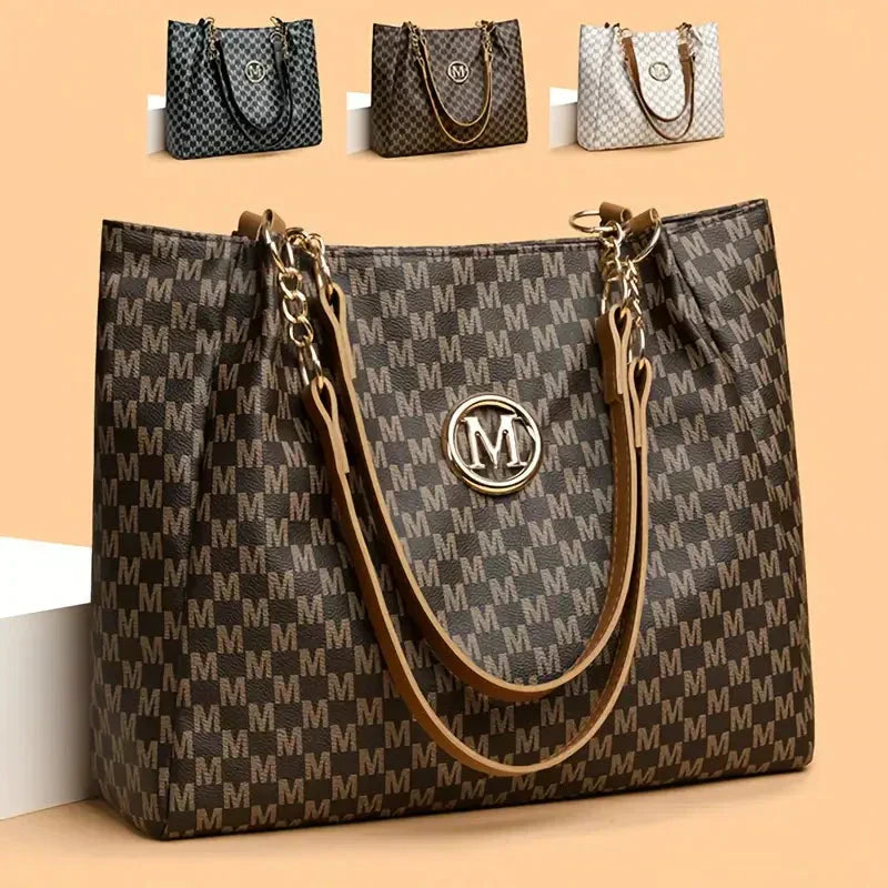Caleigh Confidence On Shoulder