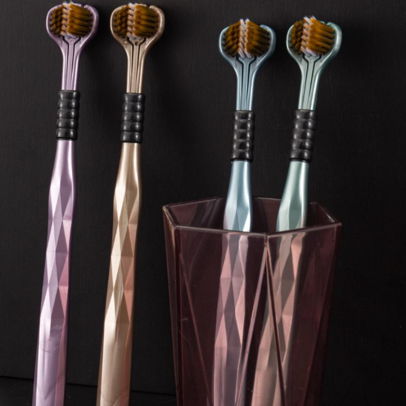 Toothbrush with three heads and multiple angles - Ensures your oral safety