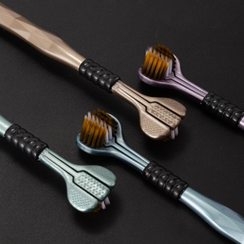 Toothbrush with three heads and multiple angles - Ensures your oral safety