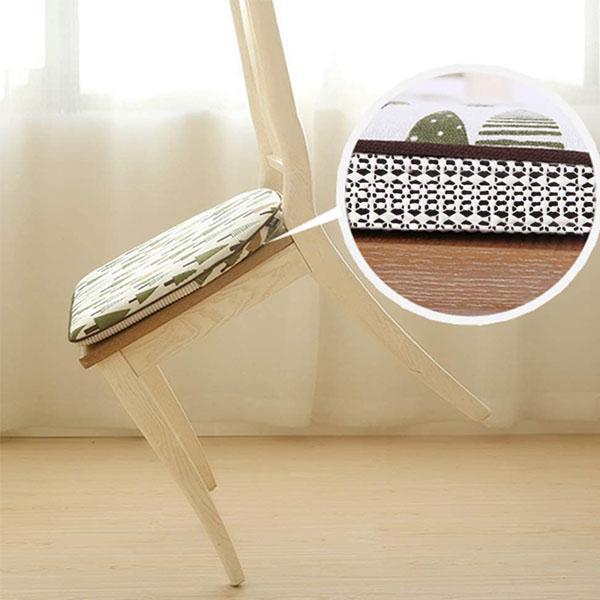 Invisible grip in netting for bedspread