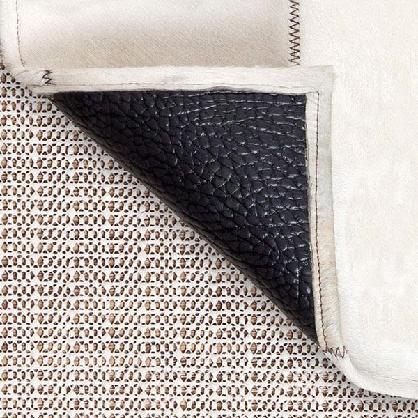 Invisible grip in netting for bedspread